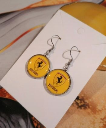Boucle d'oreille Ferrari