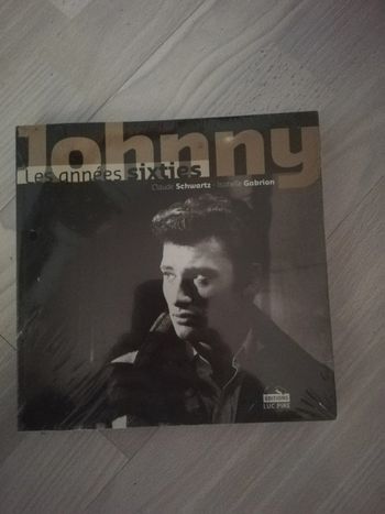 Sublime livre Johnny hallyday neuf emballé