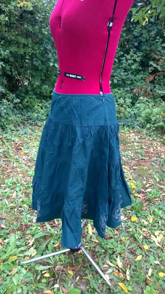 Jupe bleue pétrole avec broderies sur le bas taille 40 - photo numéro 4