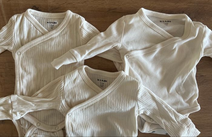 Lot de 3 bodies croisés 1 mois - photo numéro 3