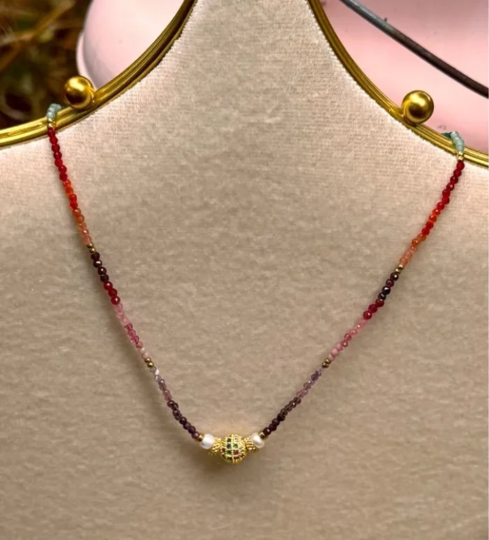 Collier habaha Paris réglable perles d’eau douces et naturelles multicolores grigri cristaux - photo numéro 2