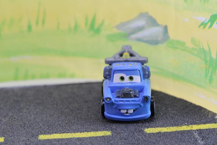 Disney Pixar cars min racer Martin version président - photo numéro 8