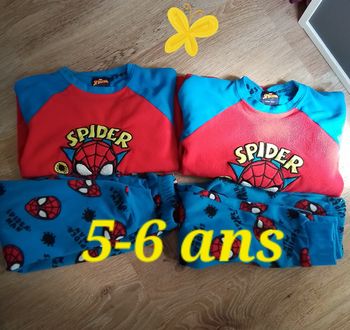 Pyjamas garçon 5-6 ans très bon état 