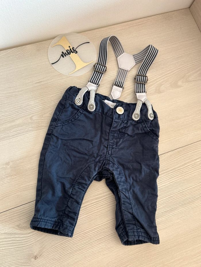 Pantalon à bretelles