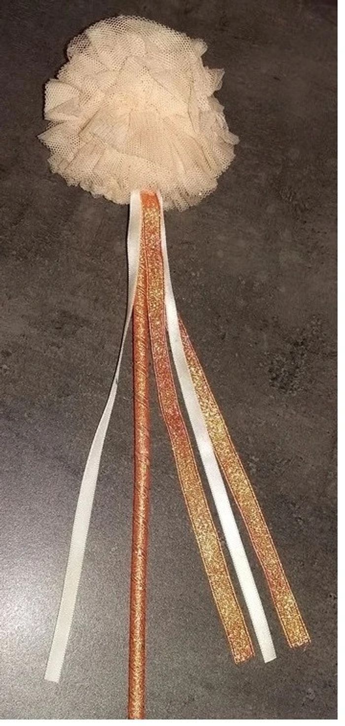 Baguette "magique" rose/doré tape à l'oeil modèle pour robe créateur