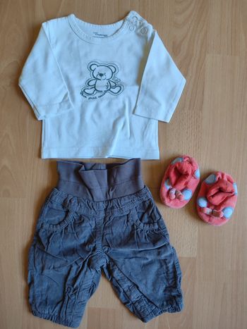Lot pantalon Vertbaudet en 3M + t-shirt Tout Simplement en 1M + chaussons Zéphir et Zoé