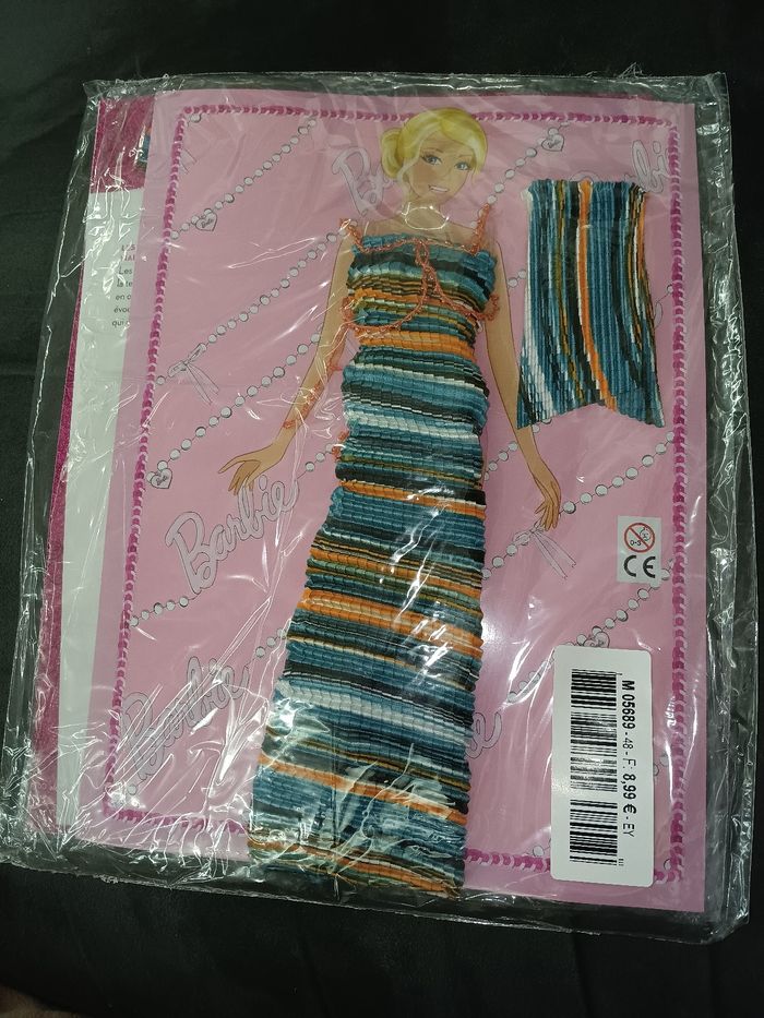 Tenue de mes voyages barbie et livre neuf - photo numéro 2