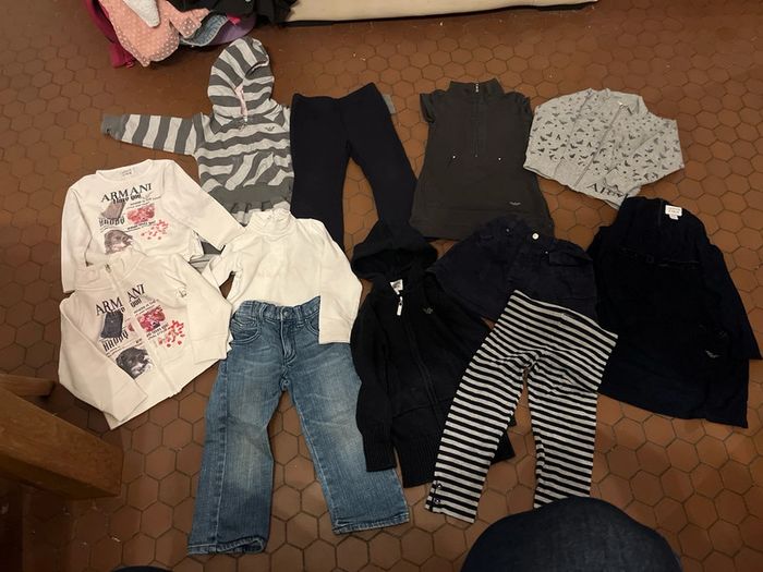 Gros lot de vêtements hiver fille 2 ans 94 cms armani junior