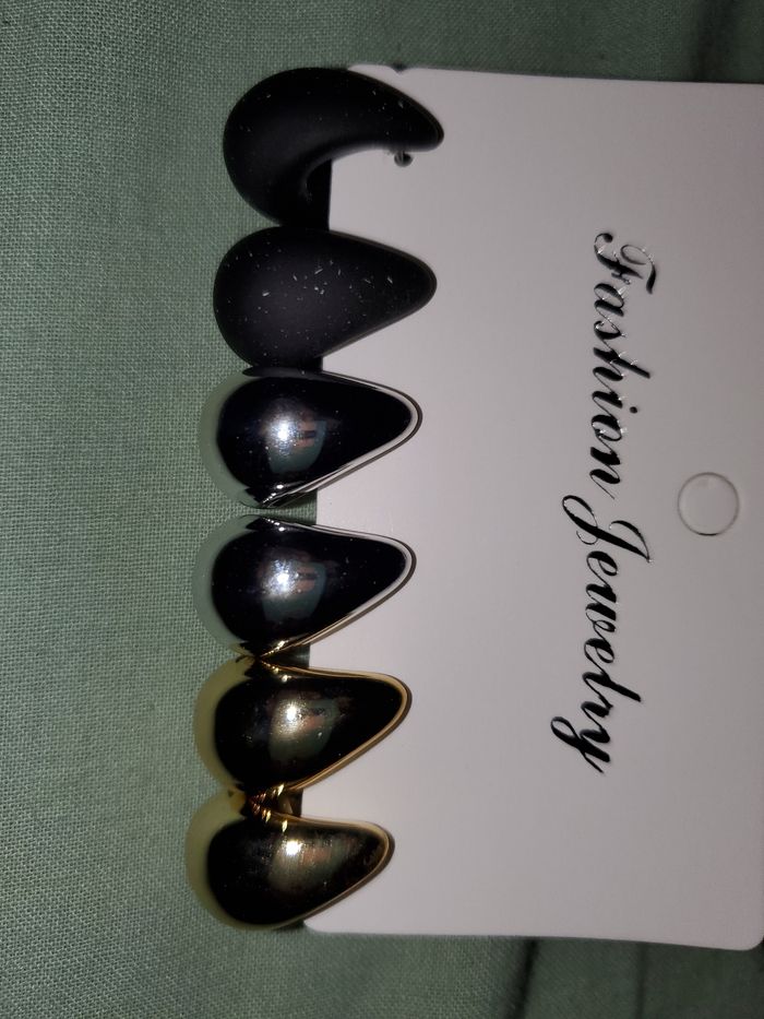 8 paires de boucles d'oreilles - photo numéro 2