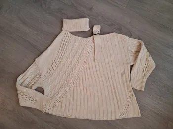 Pull oversize asymétrique