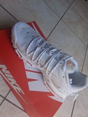 Basket tn utility blanche et orange taille 43