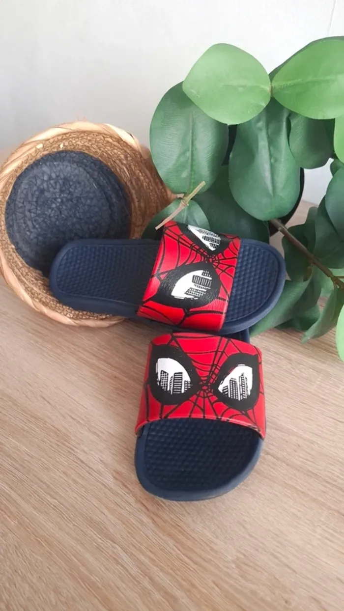 Claquette Marvel / Pointure 28