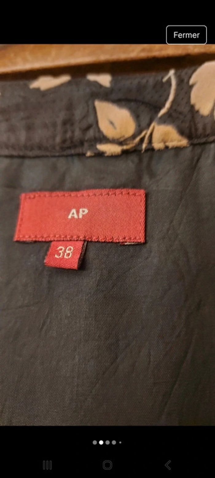 Jolie Robe Ap taille 38 fond noir dessin doré - photo numéro 2