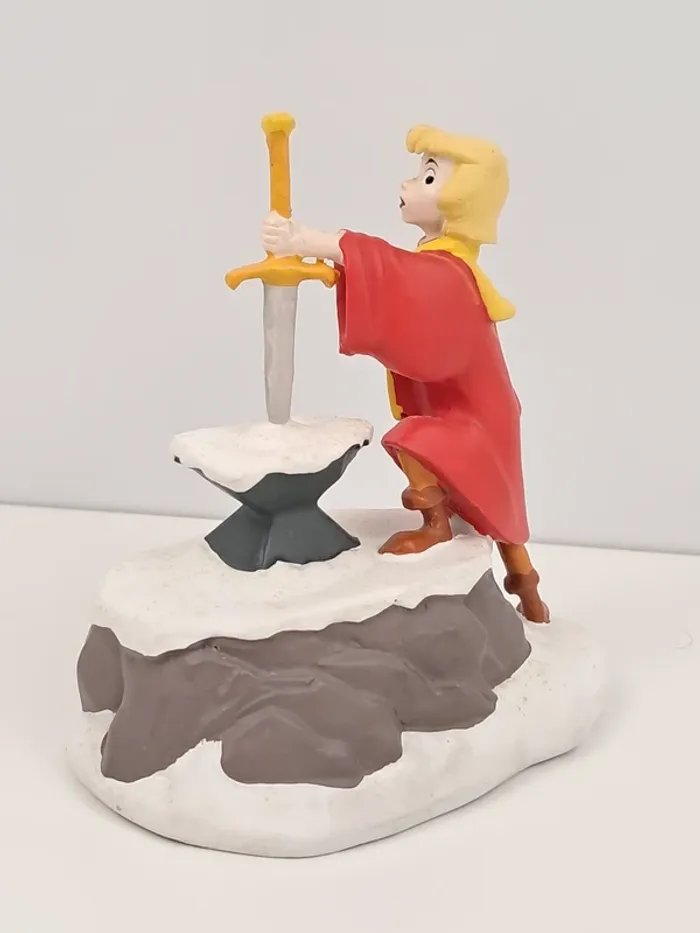 Figurine Arthur de Merlin L'Enchanteur de Walt Disney - photo numéro 3