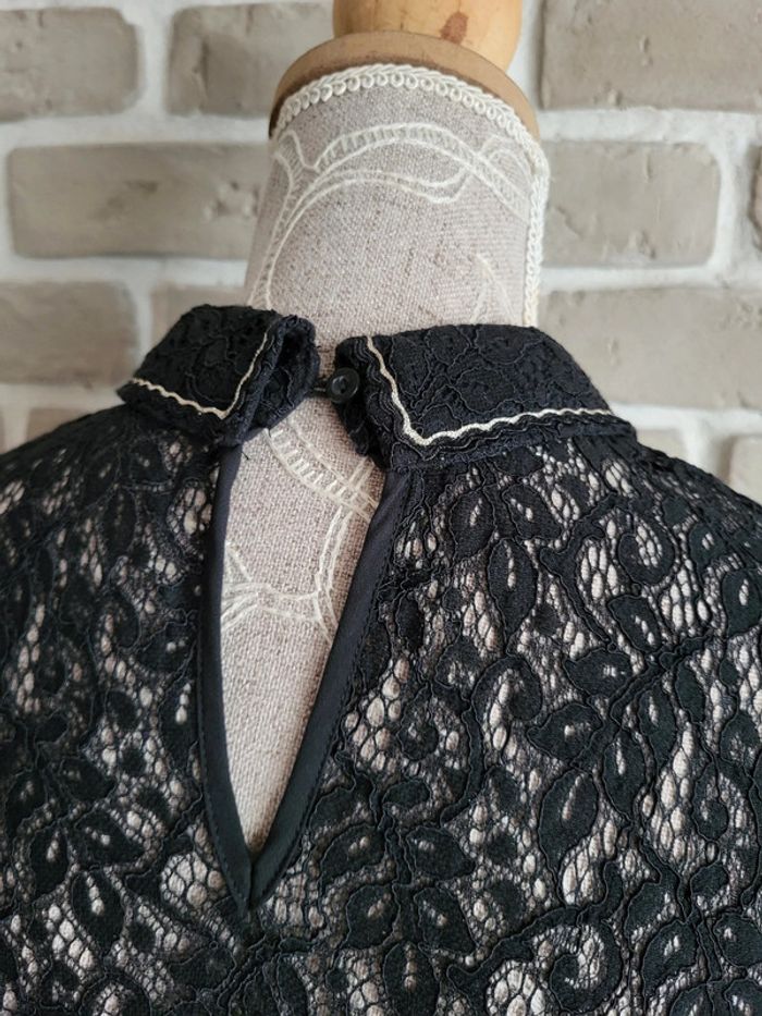 Robe en dentelle noire DDP avec liseré doré - Comm neuve - photo numéro 13