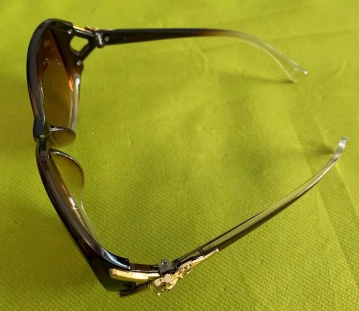 Lunettes de soleil 😎 femme marrons et dorées - photo numéro 4