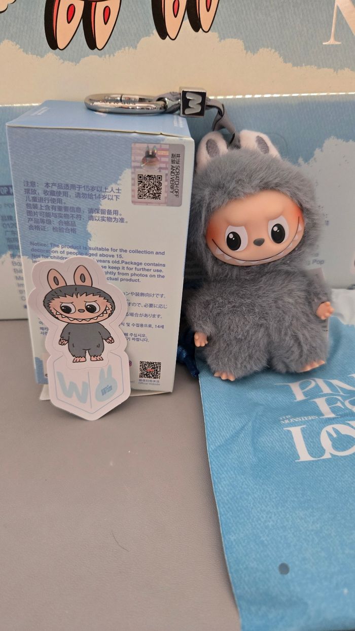 Labubu Pin for Love - Lettre W - PopMart