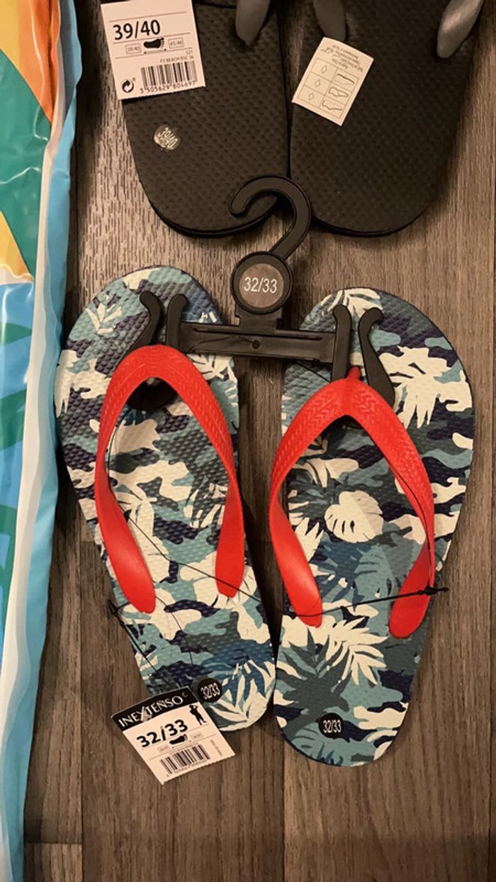 Lot plage : un matelas gonflable et 3 paires de nus pieds - photo numéro 2