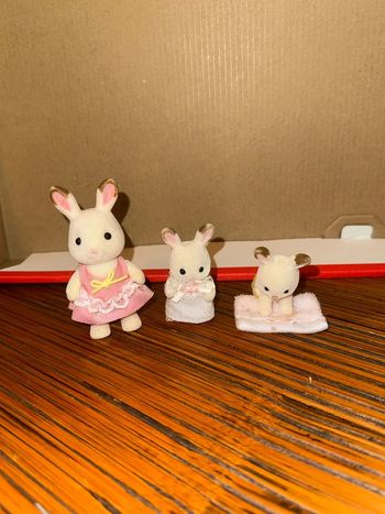 Lot de 3 bébés et enfants + panier  Lapin Sylvanian Families