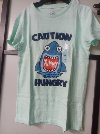 T-shirt requin 7 8 ans