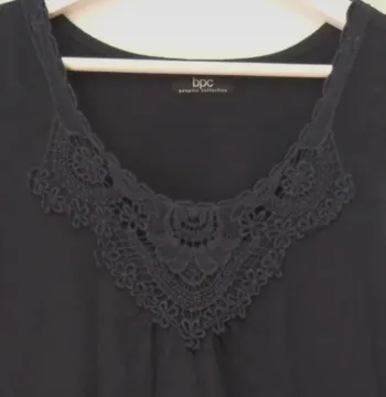 Top macramé bleu marine