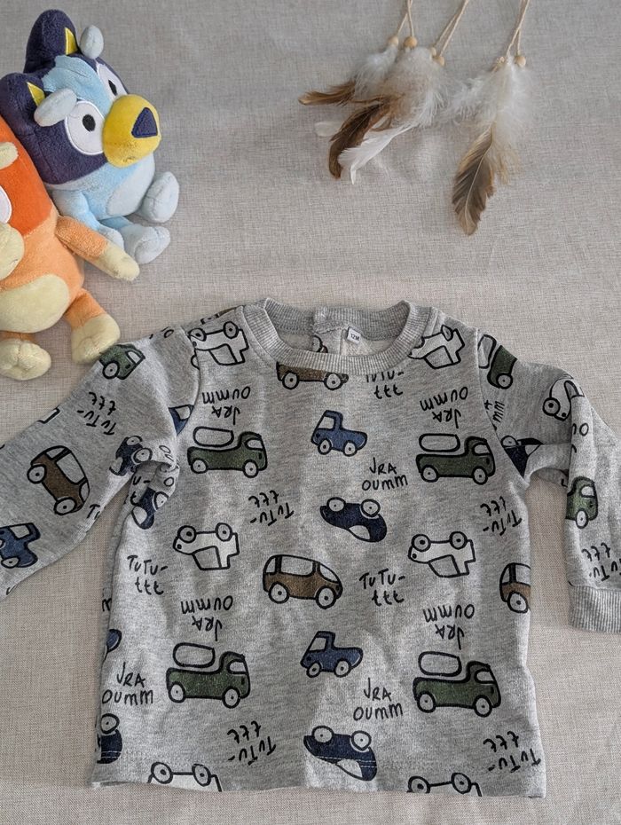 Pull gris avec voiture - photo numéro 3