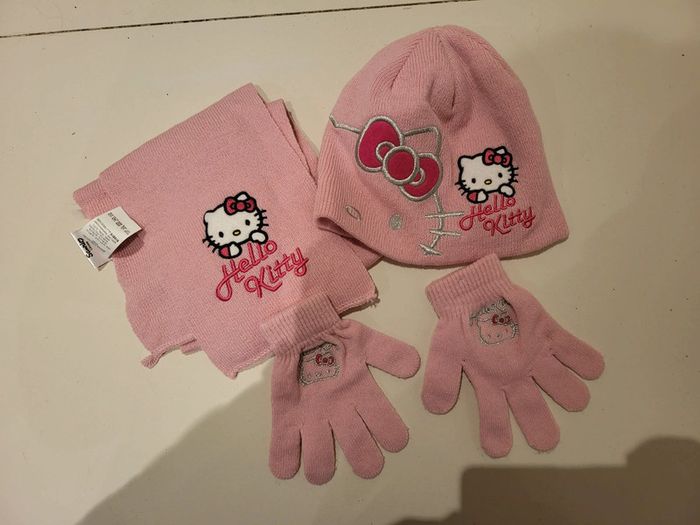 Bonnet, écharpe et gants hello kitty