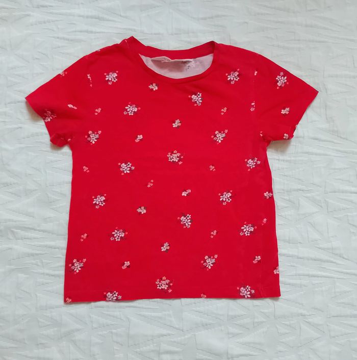 H&M t shirt haut rouge fleurs 4 ans