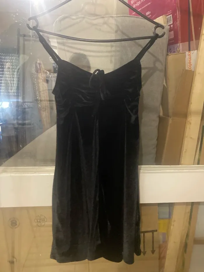 Robe en daim noire - photo numéro 2