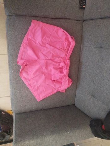 Short neuf rose avec ceinture