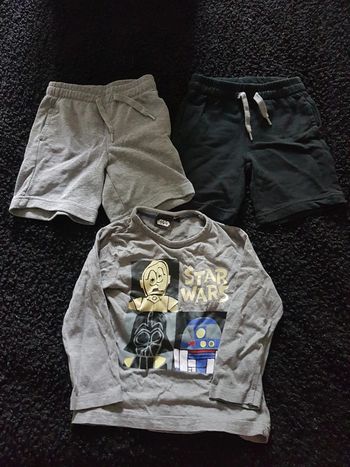 Lot de 2 shorts Kiabi et un t shirt à manches longues star Wars 3 ans