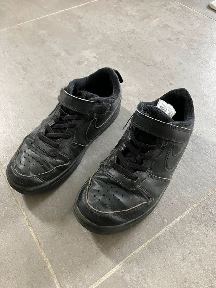 Baskets noires Nike 33 - photo numéro 2