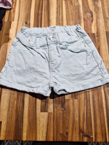 Short fille