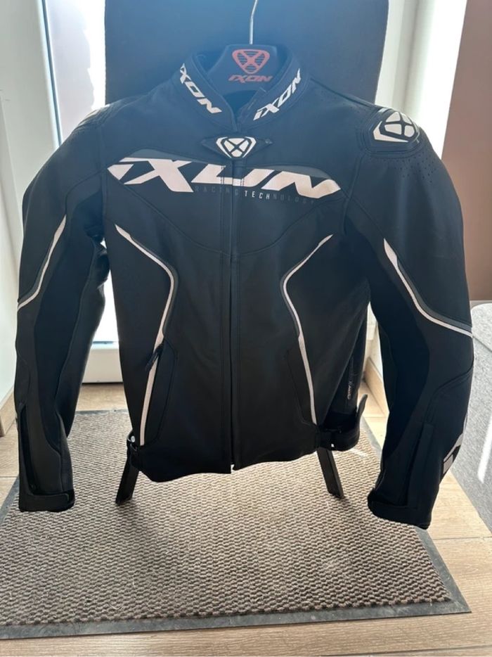 Veste en cuir moto