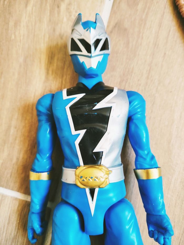🙅Power rangers dino fury figurine ranger bleu 30 cm avec son épée marque hasbro - photo numéro 2