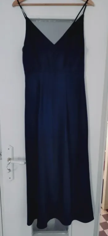 Robe noir à fines bretelles