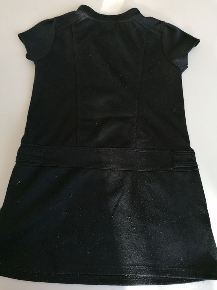 Robe noire avec poches