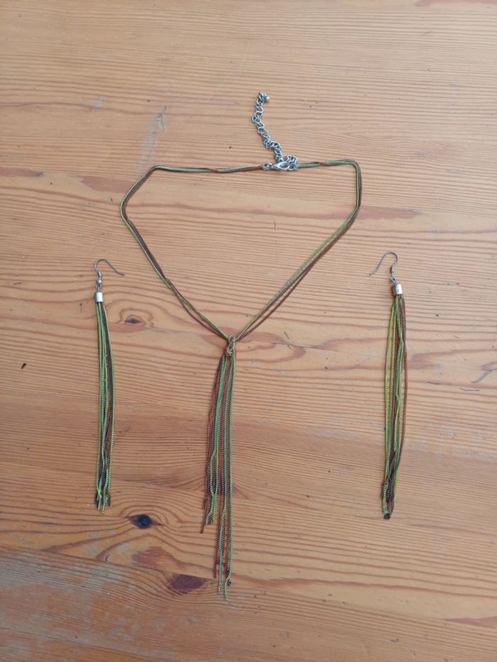 Collier et boucles d'oreilles
