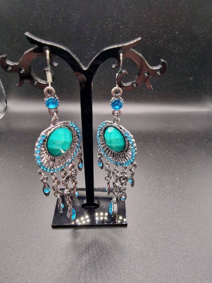 Boucle d'oreilles pendante bleue