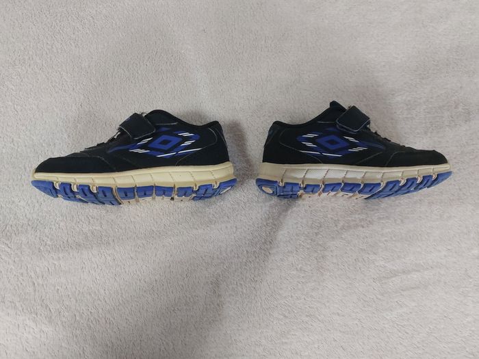 Basket Umbro noir et bleu 23 - photo numéro 6