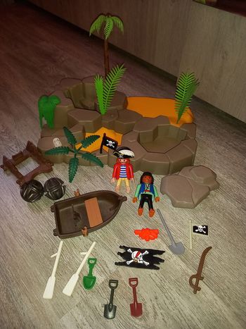 figurine playmobil l'île aux pirates