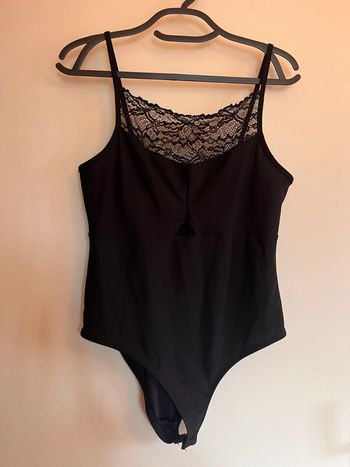 Body dentelle ouvert jennyfer taille M