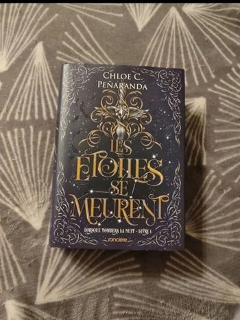 Les étoiles se meurent de Chloé C. Peñaranda