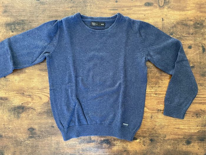 Pull en laine file bleu avec col rond