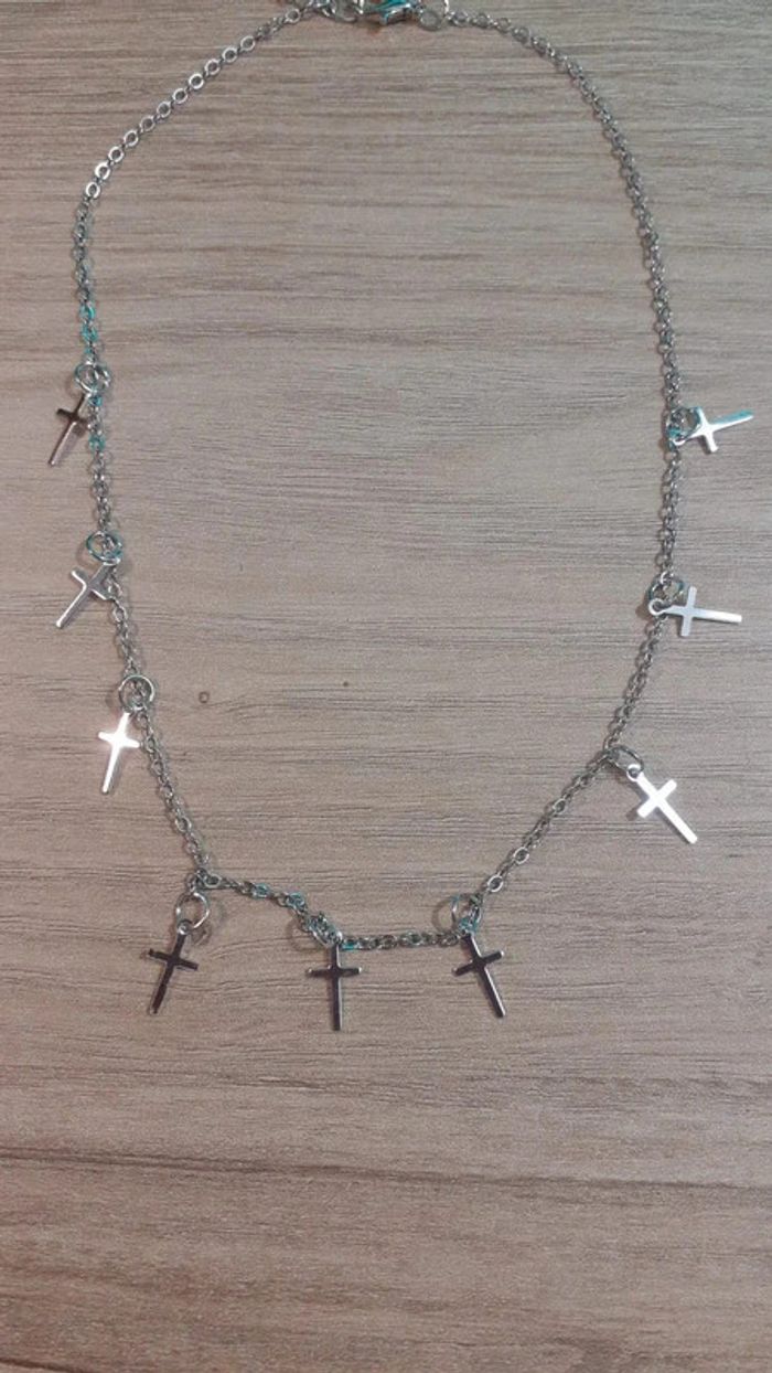 collier avec croix réglable