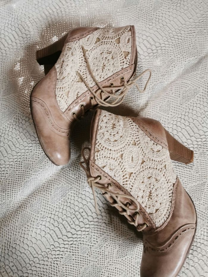 Boots à talons en cuir et dentelle beige Bocage T39 - photo numéro 3