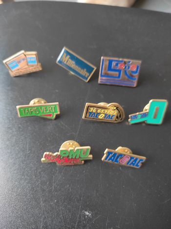 Lot de 8 pin's