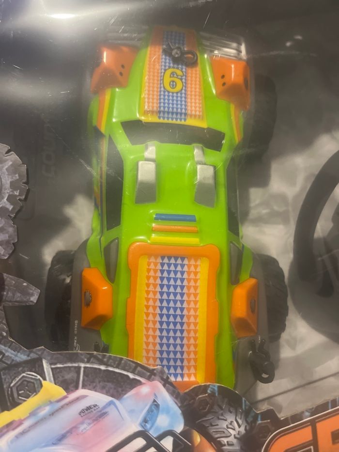 Voiture téléguidée pour enfant de trois ans - photo numéro 5