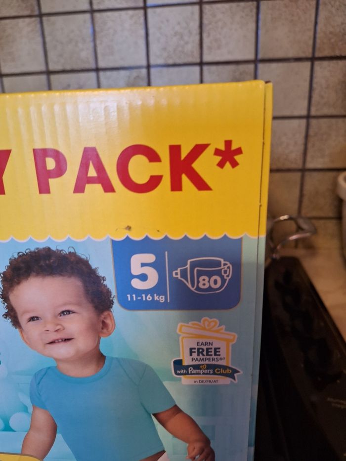 80 pampers premium protection taille 5 pour bébé de 11 à 16 kg - photo numéro 4