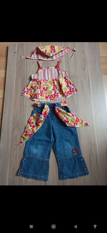 Ensemble 5 ans Vertbaudet au kids un foulard pour les cheveux un haut et un Jean avec broderie